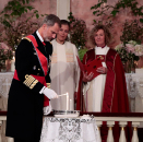 Kong Felipe av Spania tenner sitt lys. Foto: Lise Åserud / NTB scanpix